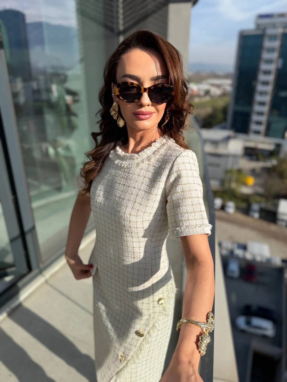 Ekru%20Eteği%20Düğme%20Detaylı%20Premium%20Seri%20Tuvid%20Elbise