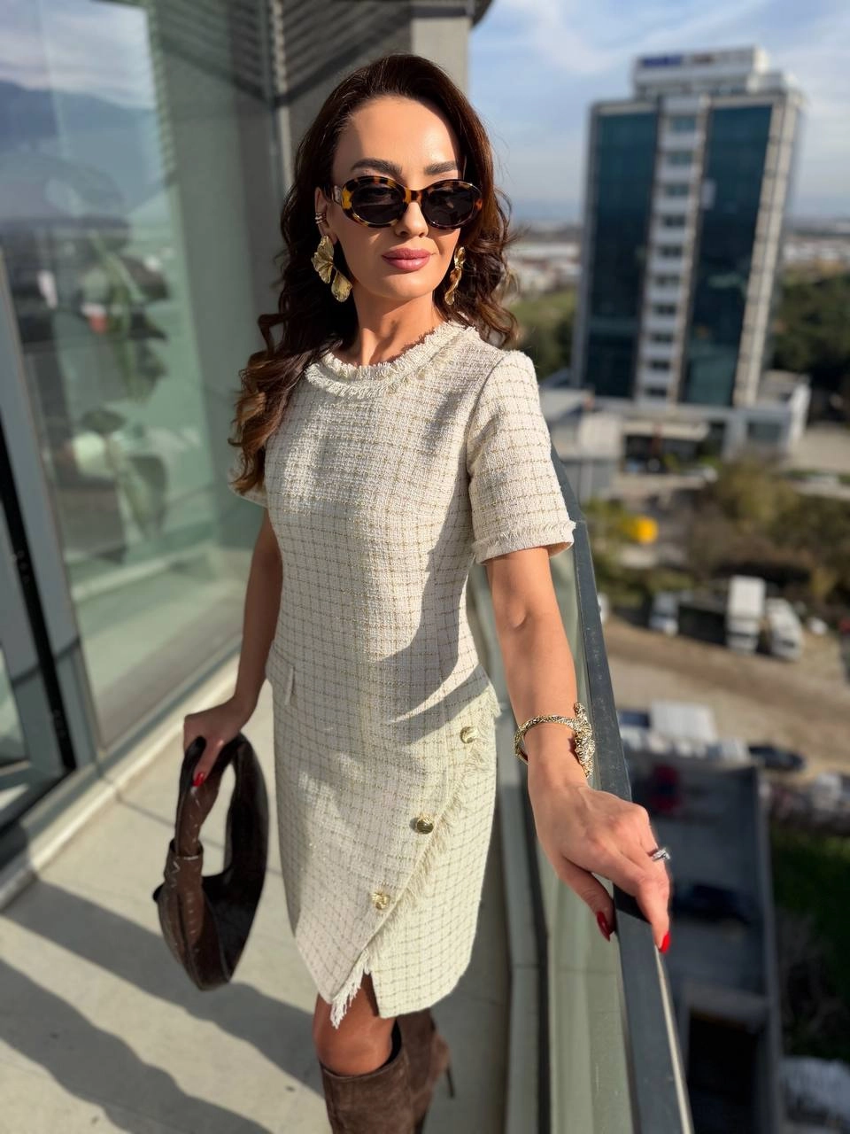 Ekru%20Eteği%20Düğme%20Detaylı%20Premium%20Seri%20Tuvid%20Elbise