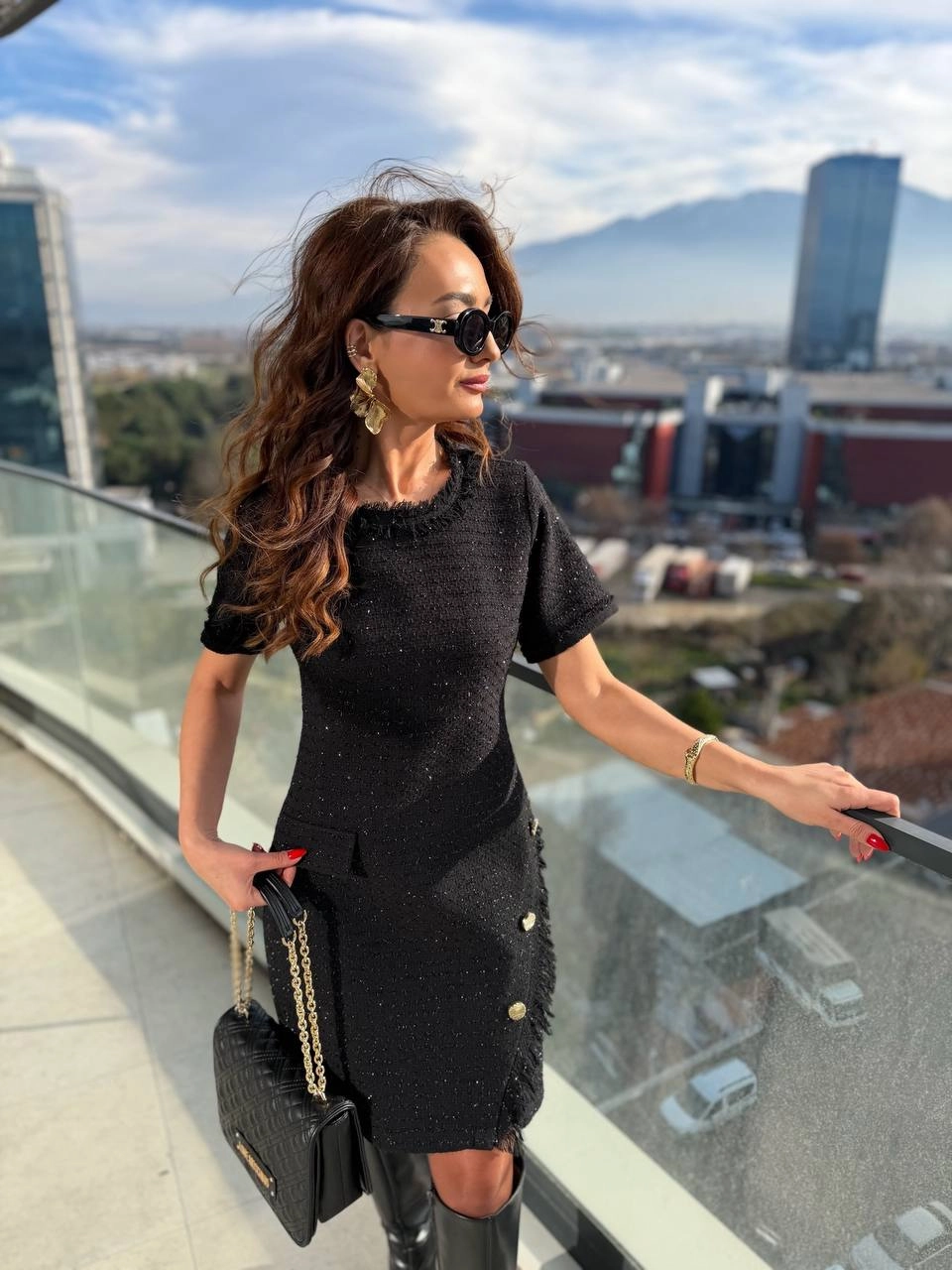 Siyah%20Eteği%20Düğme%20Detaylı%20Premium%20Seri%20Tuvid%20Elbise