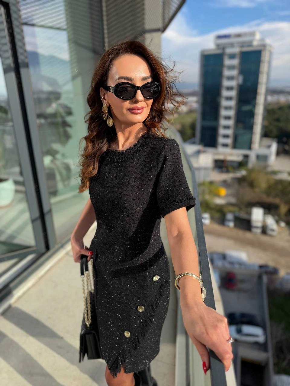 Siyah%20Eteği%20Düğme%20Detaylı%20Premium%20Seri%20Tuvid%20Elbise