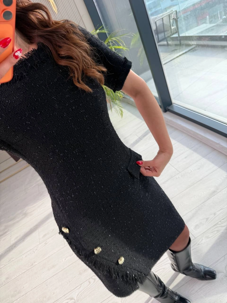 Siyah%20Eteği%20Düğme%20Detaylı%20Premium%20Seri%20Tuvid%20Elbise