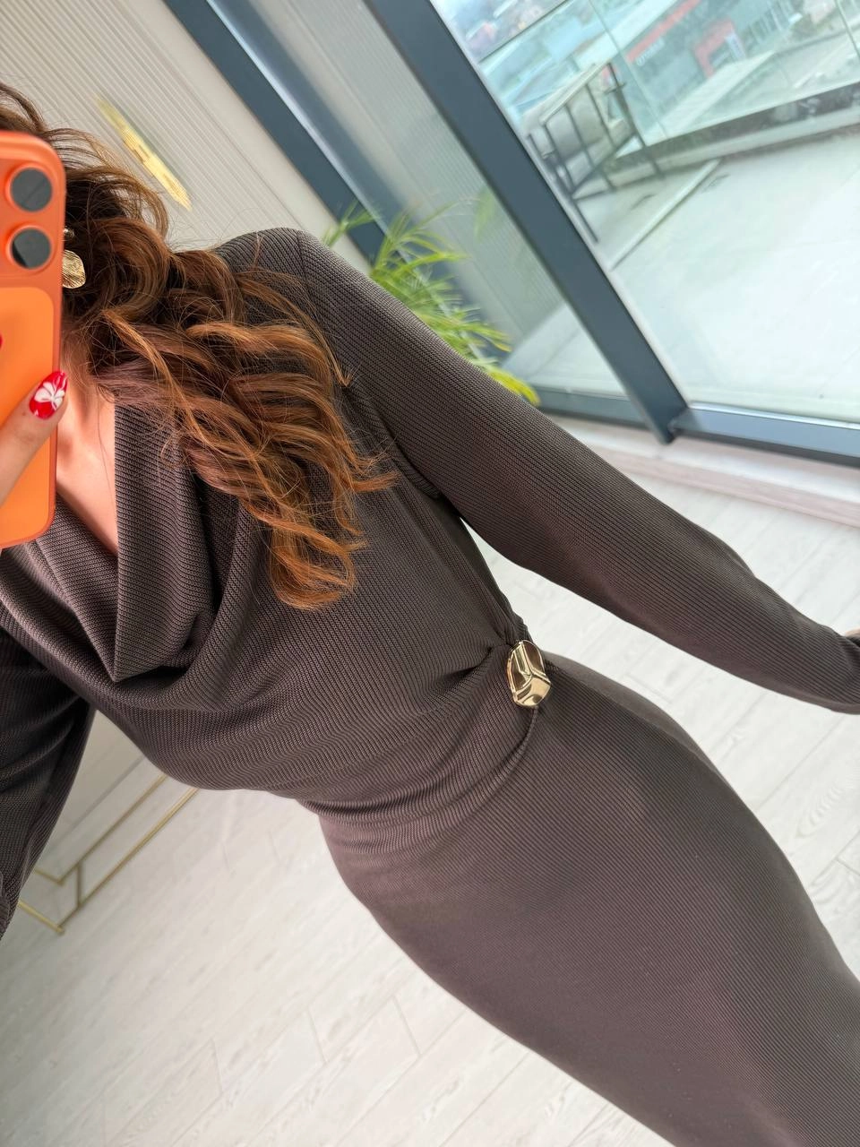 Kahverengi%20Fitilli%20Broşlu%20Likralı%20Tok%20Kaşkorse%20Kumaş%20Degaje%20Elbise