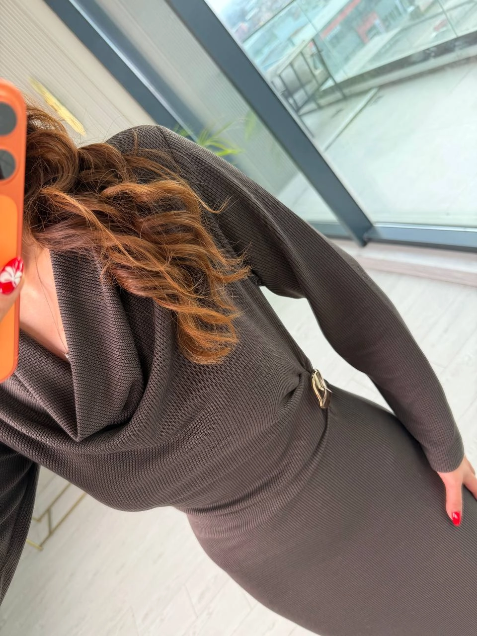 Kahverengi%20Fitilli%20Broşlu%20Likralı%20Tok%20Kaşkorse%20Kumaş%20Degaje%20Elbise