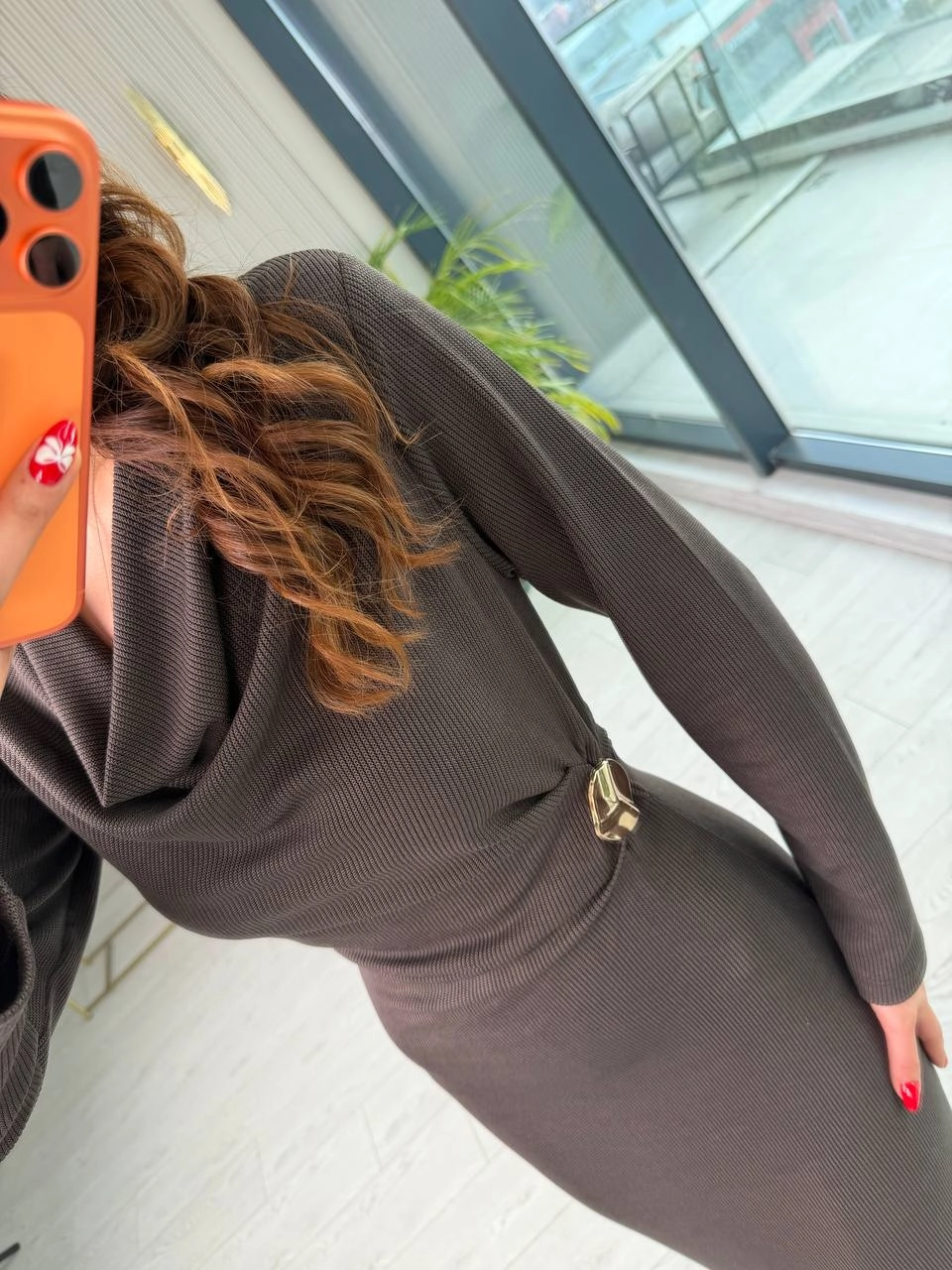 Kahverengi%20Fitilli%20Broşlu%20Likralı%20Tok%20Kaşkorse%20Kumaş%20Degaje%20Elbise