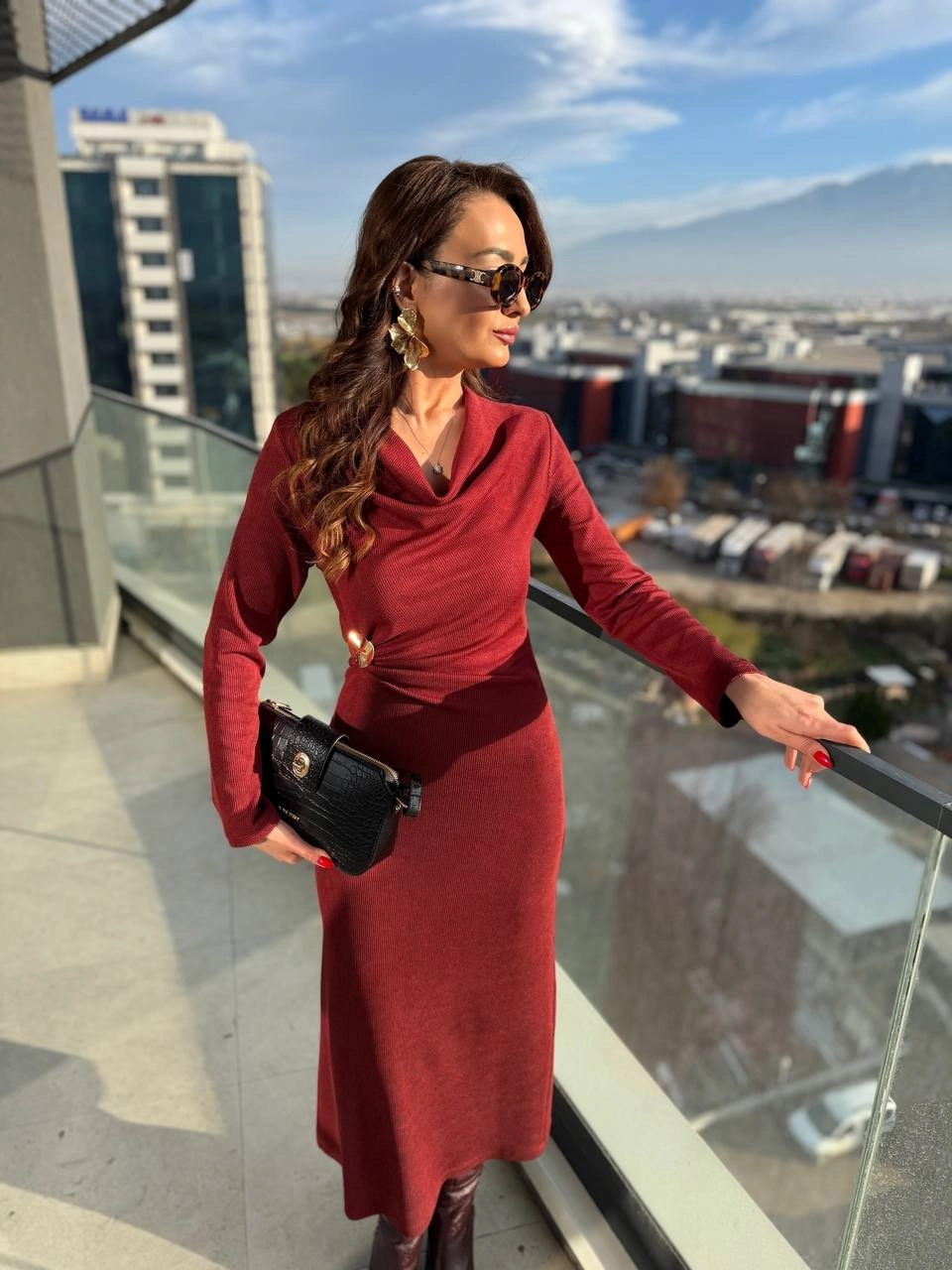 Bordo%20Fitilli%20Broşlu%20Likralı%20Tok%20Kaşkorse%20Kumaş%20Degaje%20Elbise