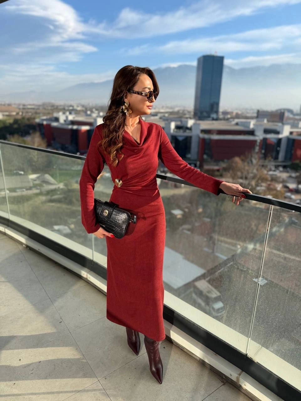 Bordo%20Fitilli%20Broşlu%20Likralı%20Tok%20Kaşkorse%20Kumaş%20Degaje%20Elbise