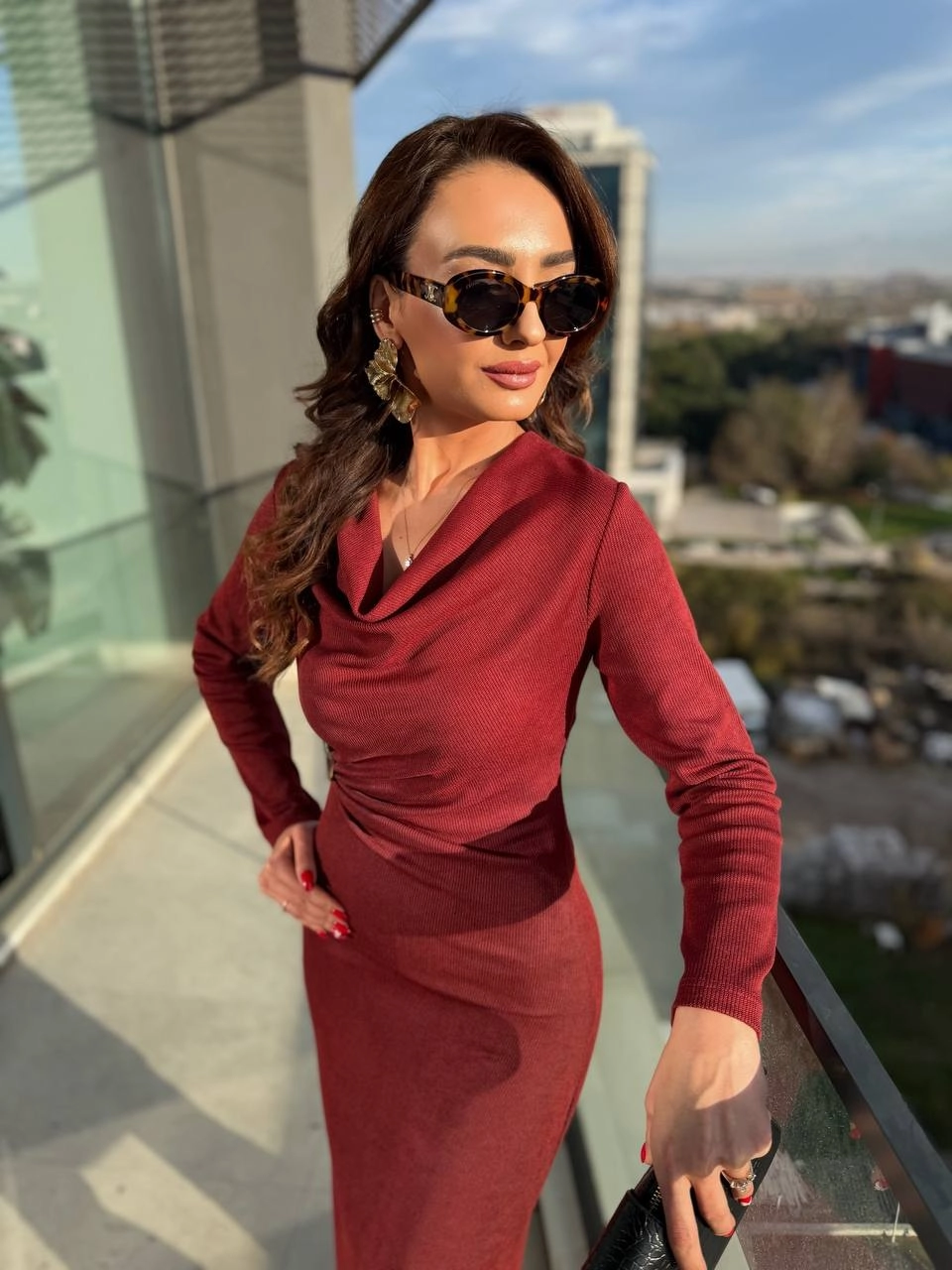 Bordo%20Fitilli%20Broşlu%20Likralı%20Tok%20Kaşkorse%20Kumaş%20Degaje%20Elbise