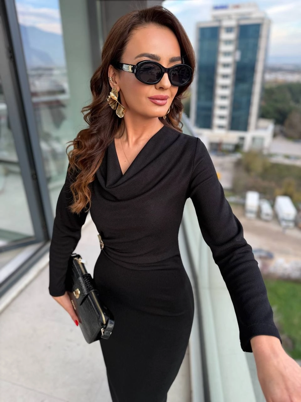 Siyah%20Fitilli%20Broşlu%20Likralı%20Tok%20Kaşkorse%20Kumaş%20Degaje%20Elbise