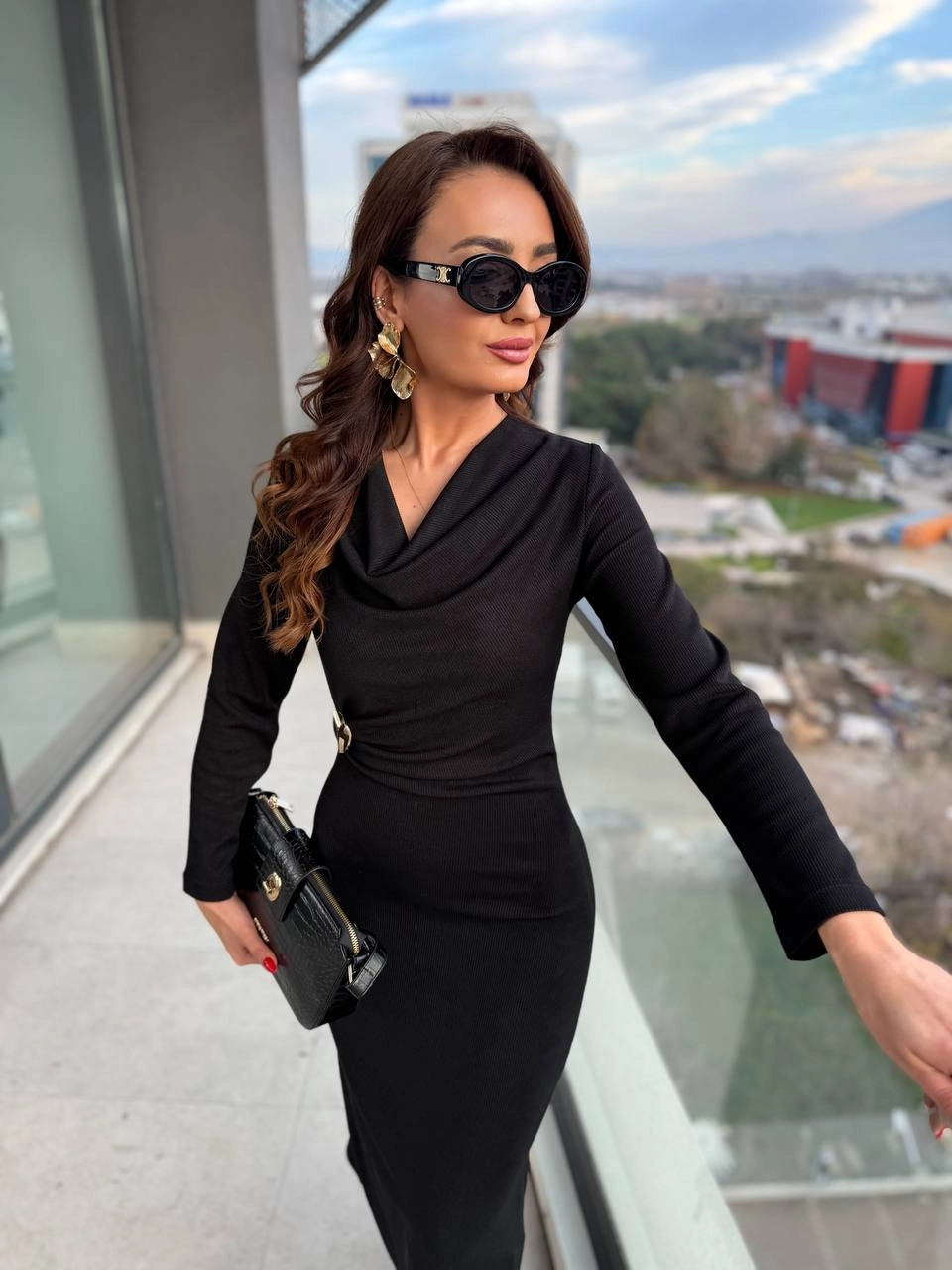 Siyah%20Fitilli%20Broşlu%20Likralı%20Tok%20Kaşkorse%20Kumaş%20Degaje%20Elbise