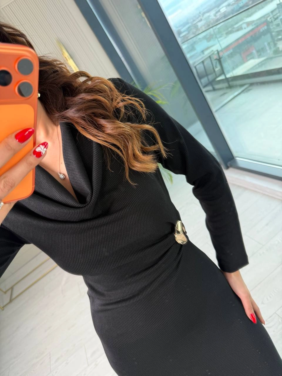 Siyah%20Fitilli%20Broşlu%20Likralı%20Tok%20Kaşkorse%20Kumaş%20Degaje%20Elbise