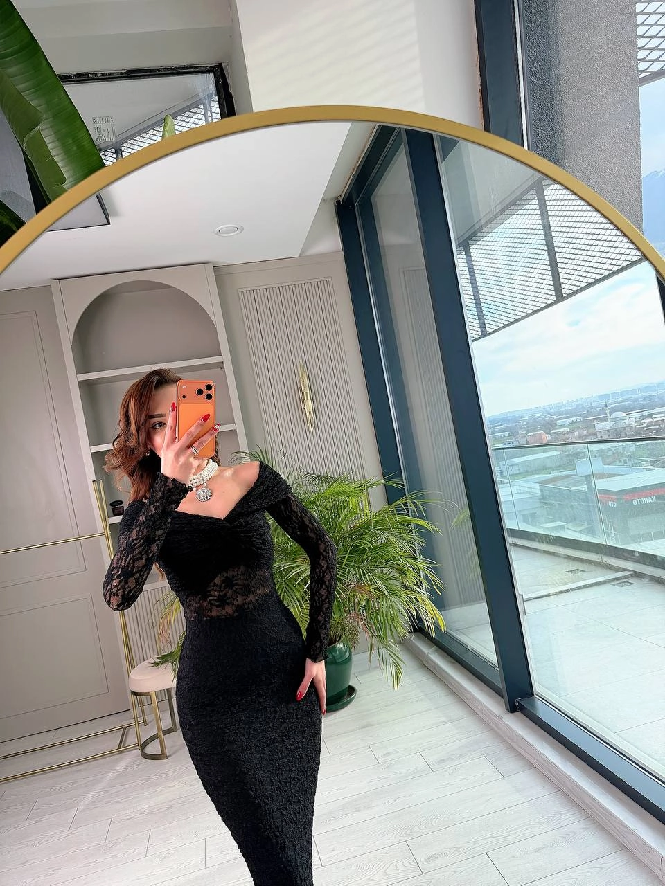 Tasarım%20Kayık%20Yaka%20Uzun%20Kol%20Astarlı%20Likralı%20Dantel%20Elbise