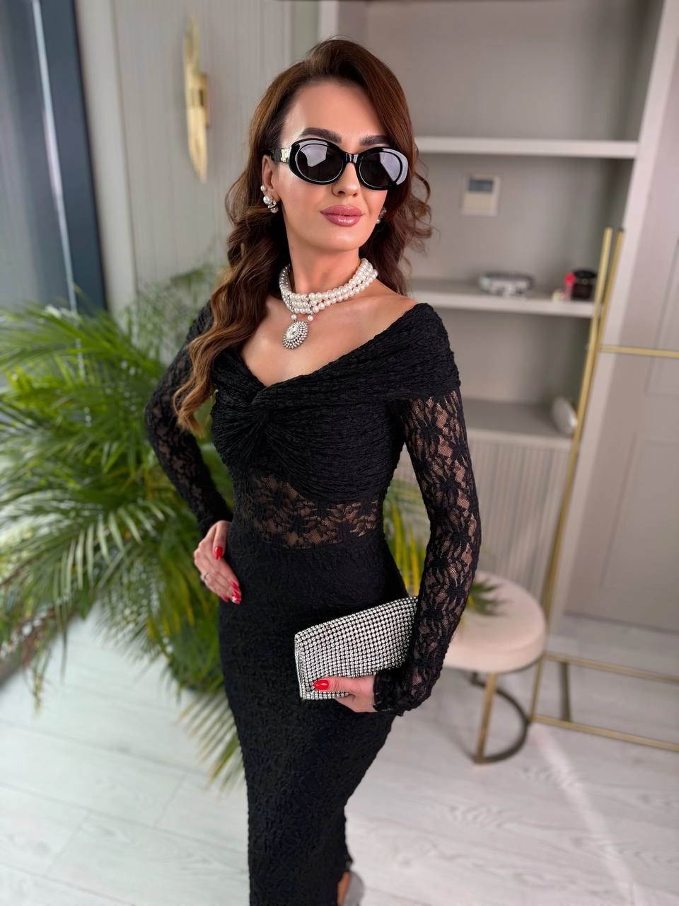 Tasarım%20Kayık%20Yaka%20Uzun%20Kol%20Astarlı%20Likralı%20Dantel%20Elbise