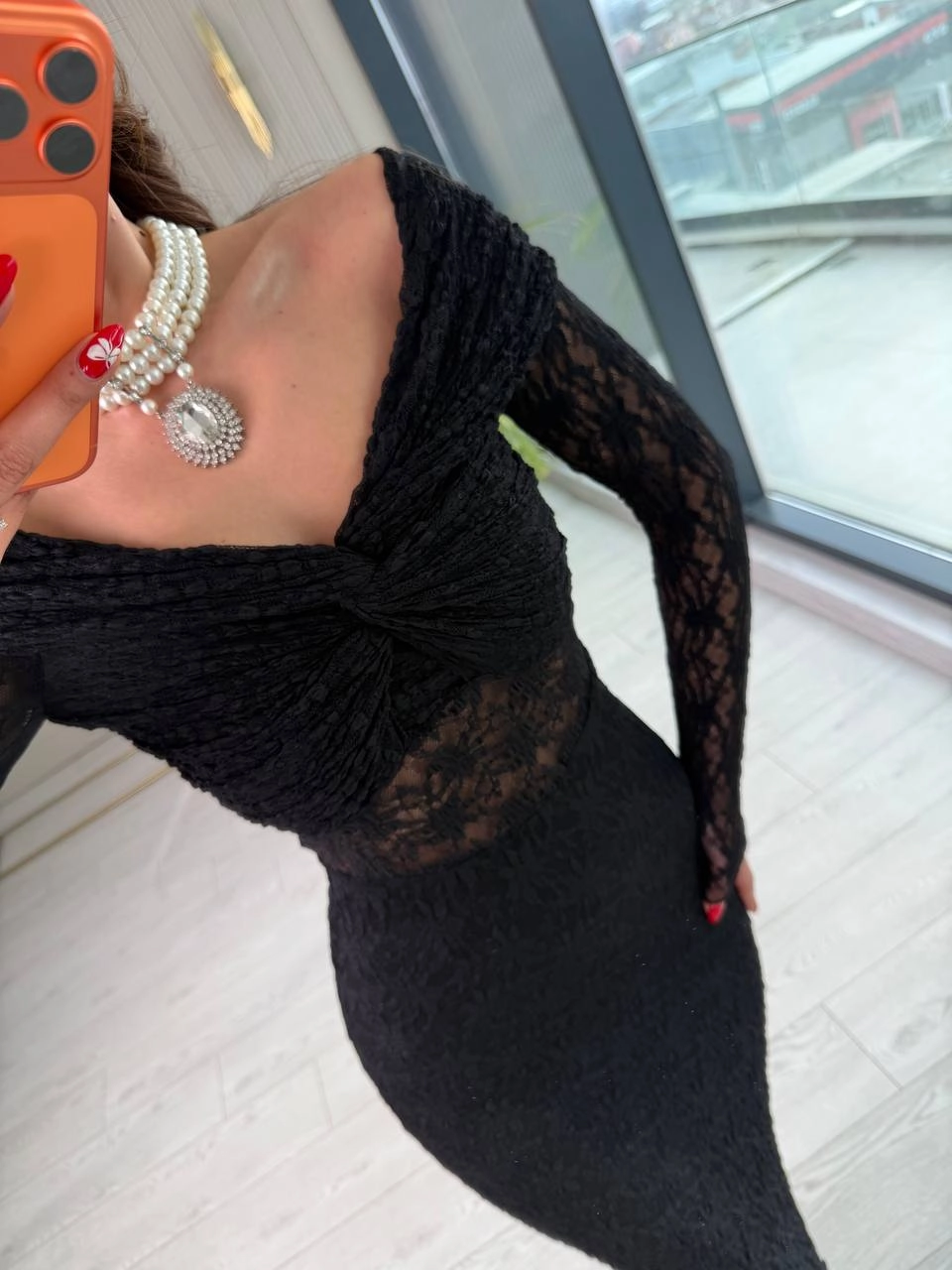 Tasarım%20Kayık%20Yaka%20Uzun%20Kol%20Astarlı%20Likralı%20Dantel%20Elbise