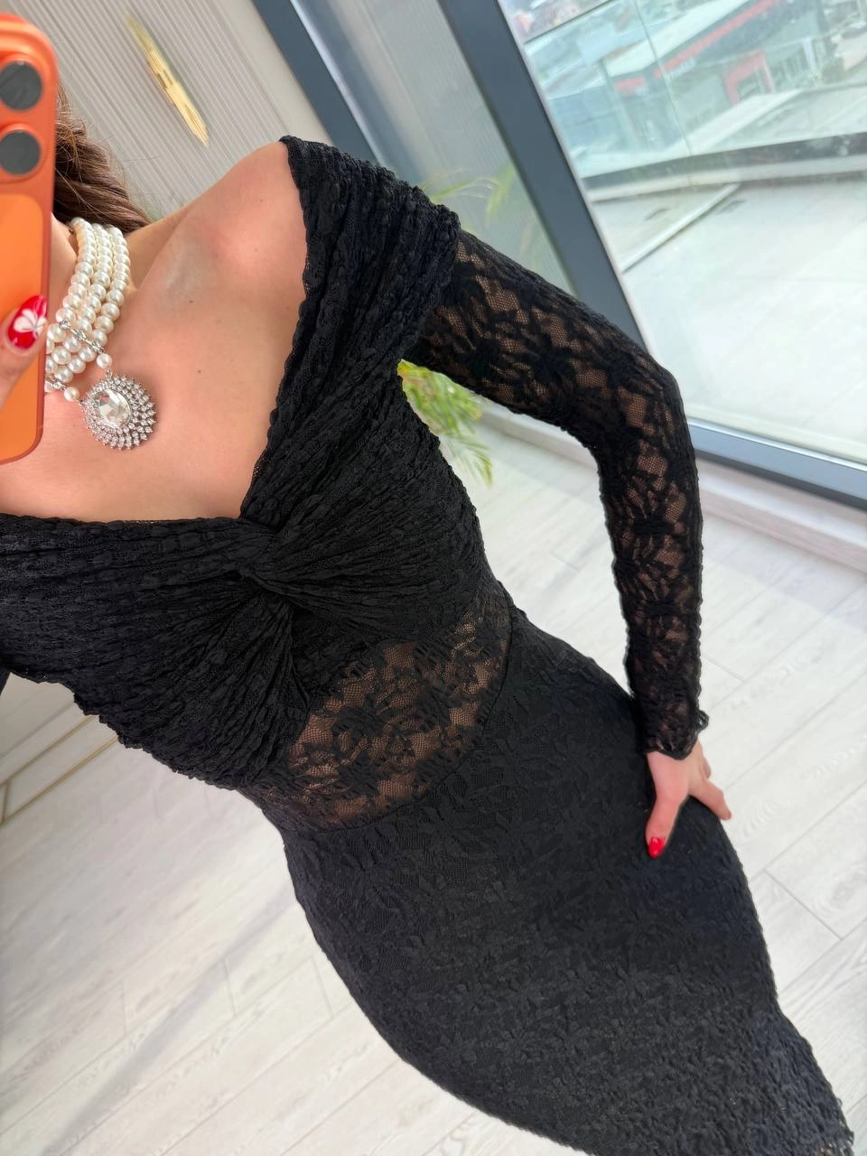 Tasarım%20Kayık%20Yaka%20Uzun%20Kol%20Astarlı%20Likralı%20Dantel%20Elbise