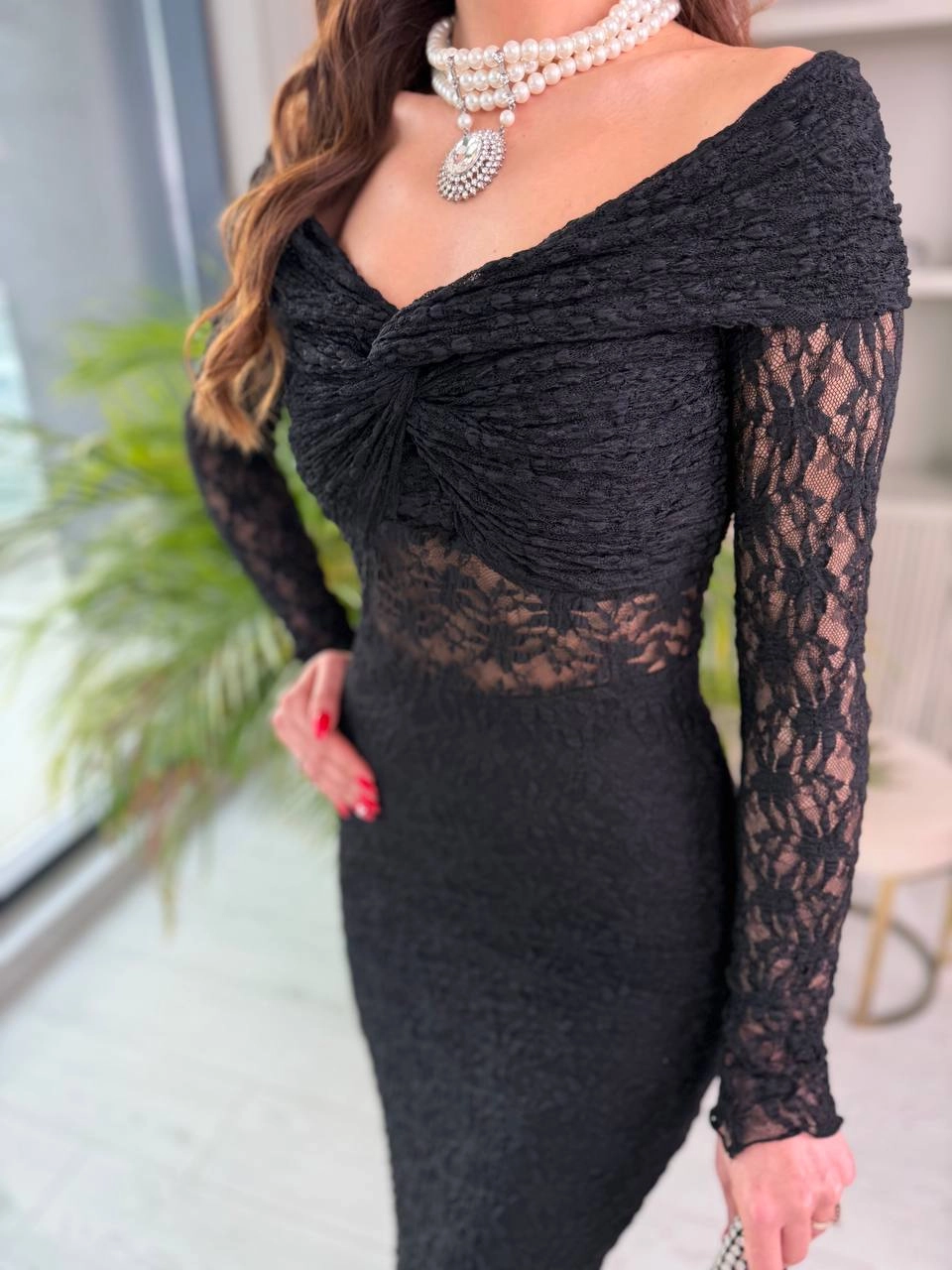 Tasarım%20Kayık%20Yaka%20Uzun%20Kol%20Astarlı%20Likralı%20Dantel%20Elbise