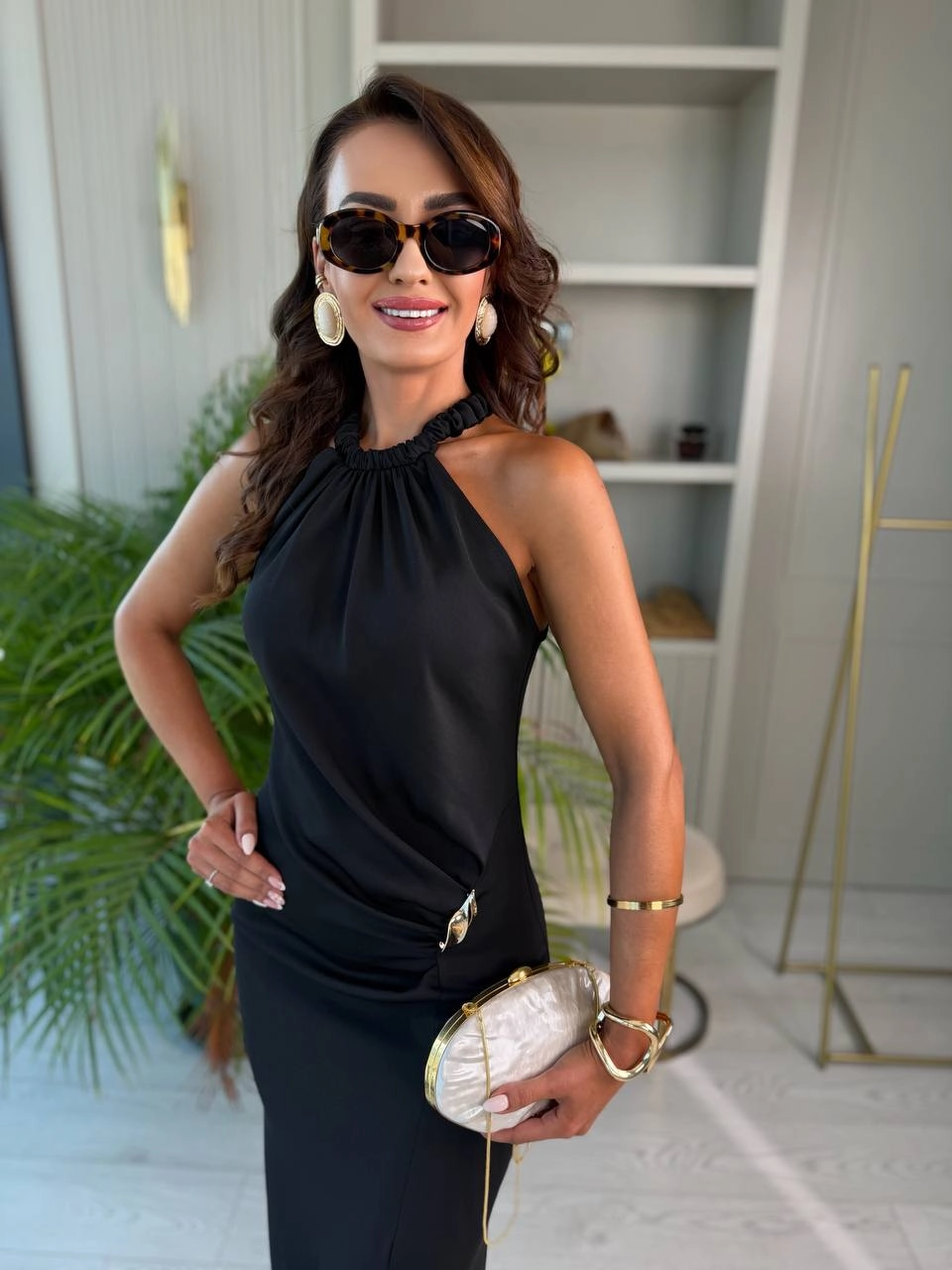 Siyah%20Halter%20Yaka%20Detaylı%20Kalem%20Elbise