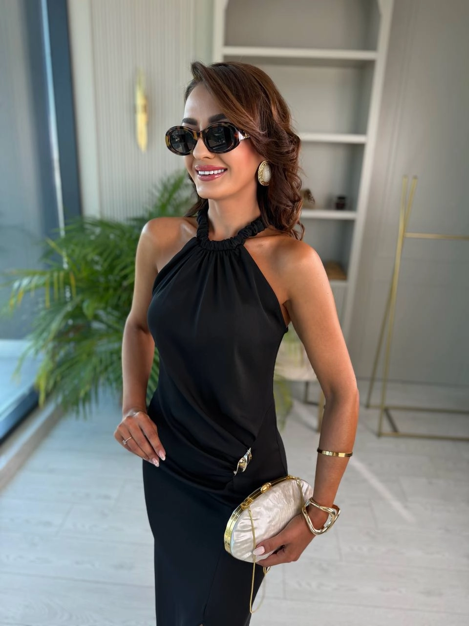 Siyah%20Halter%20Yaka%20Detaylı%20Kalem%20Elbise