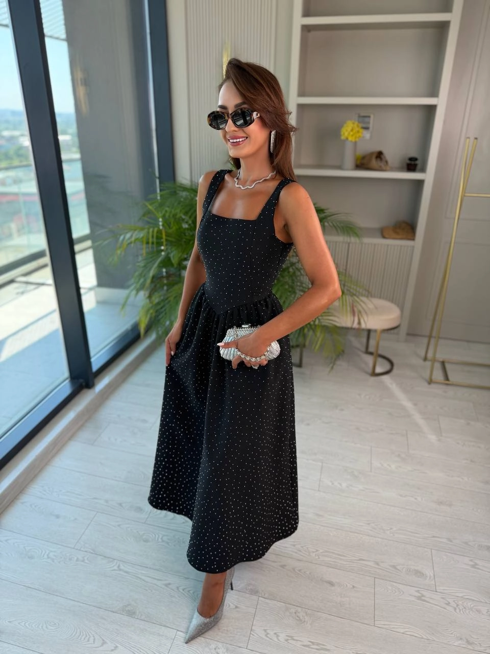 Siyah%20Minimal%20Taşlı%20Double%20Krep%20Kumaş%20Bel%20Bağlamalı%20Elbise