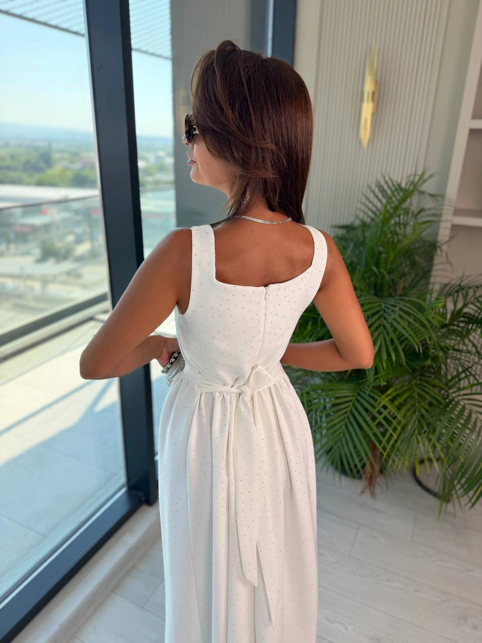 Beyaz%20Minimal%20Taşlı%20Double%20Krep%20Kumaş%20Bel%20Bağlamalı%20Elbise