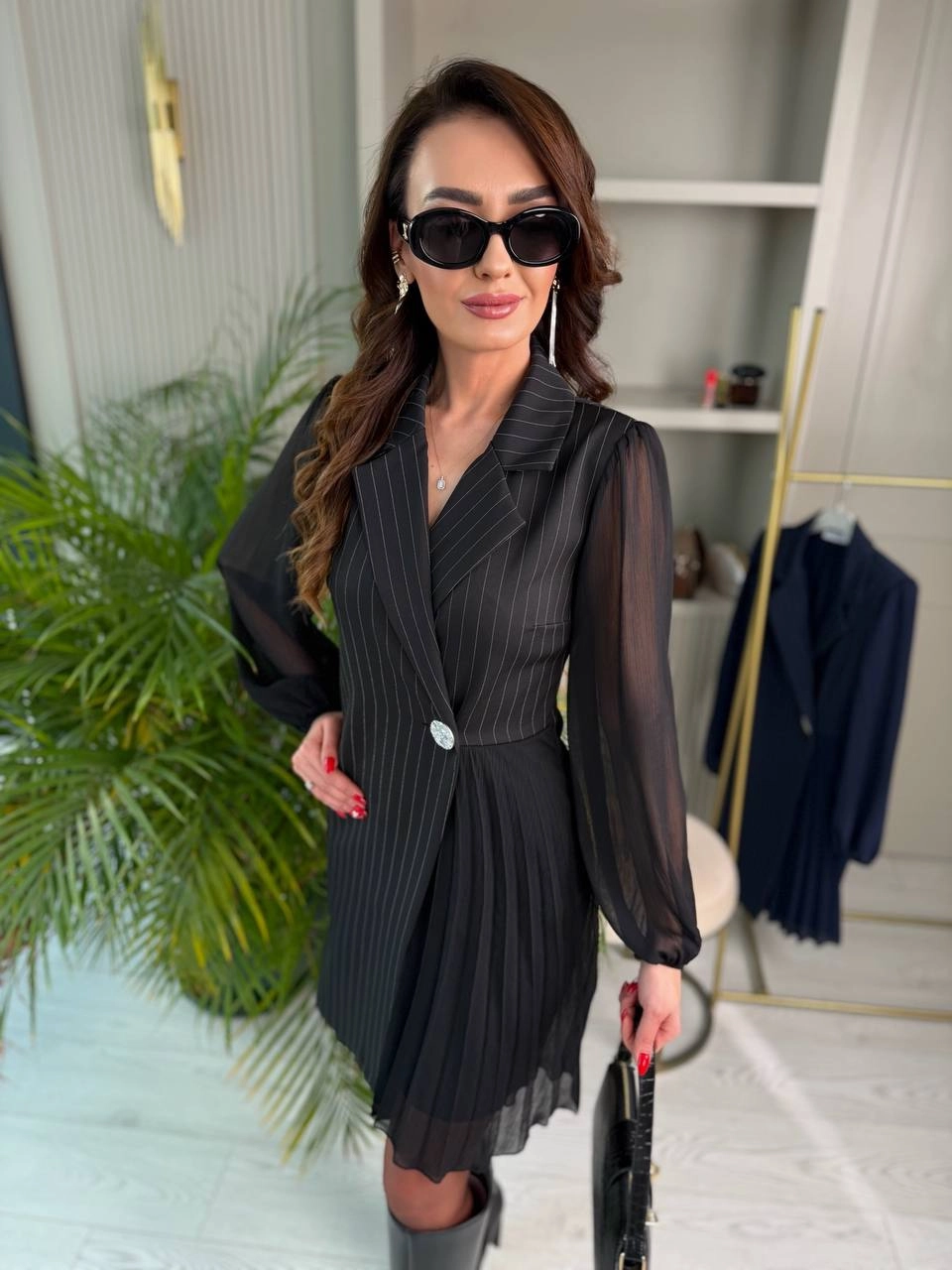 Tasarım%20Siyah%20Çizgili%20Şifon%20Pilise%20Detay%20Elbise