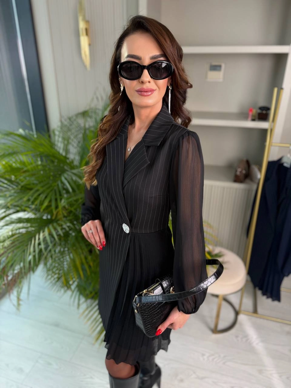 Tasarım%20Siyah%20Çizgili%20Şifon%20Pilise%20Detay%20Elbise