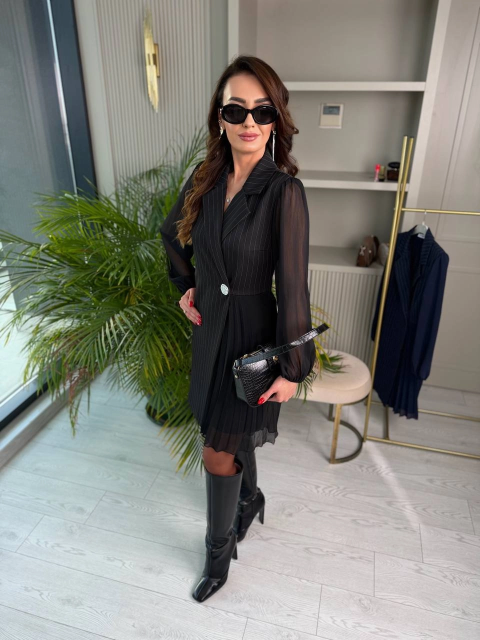 Tasarım%20Siyah%20Çizgili%20Şifon%20Pilise%20Detay%20Elbise