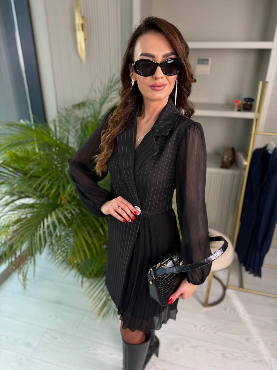 Tasarım%20Siyah%20Çizgili%20Şifon%20Pilise%20Detay%20Elbise