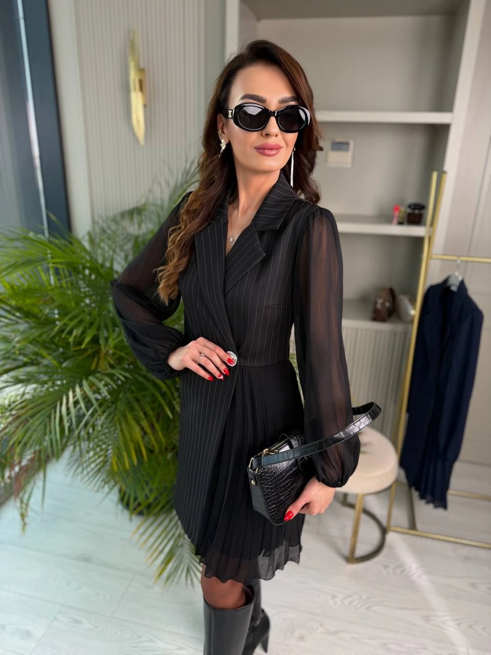 Tasarım%20Siyah%20Çizgili%20Şifon%20Pilise%20Detay%20Elbise