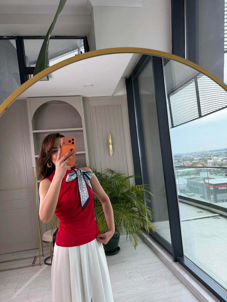 Kırmızı%20Fular%20Detaylı%20Likralı%20Bluz