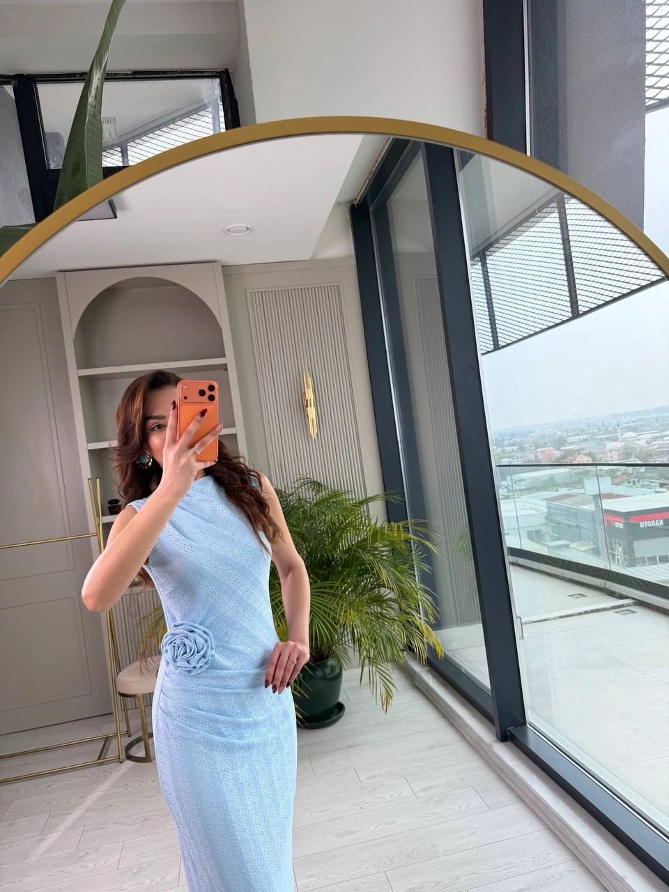Mavi%20Gül%20Broş%20Detaylı%20Astarlı%20Dantel%20Elbise