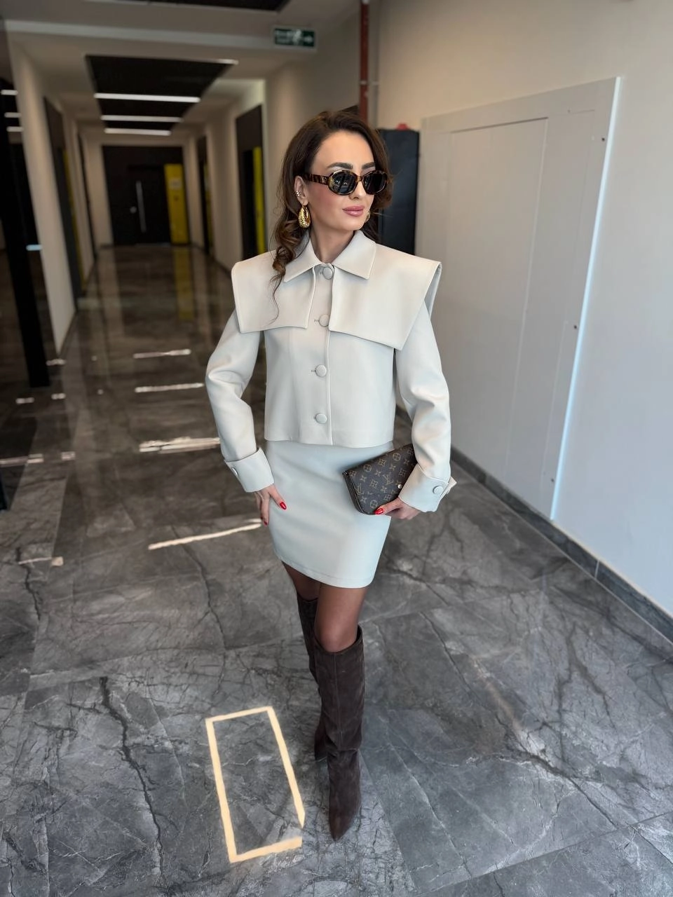 Taş%20Rengi%20Tasarım%20Omuz%20Detay%20Premium%20Etek%20Ceket%20Takım