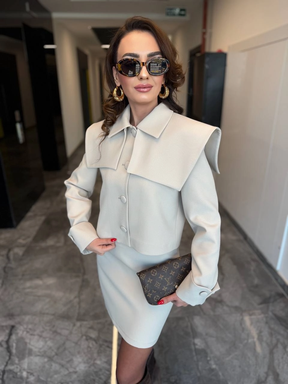 Taş%20Rengi%20Tasarım%20Omuz%20Detay%20Premium%20Etek%20Ceket%20Takım