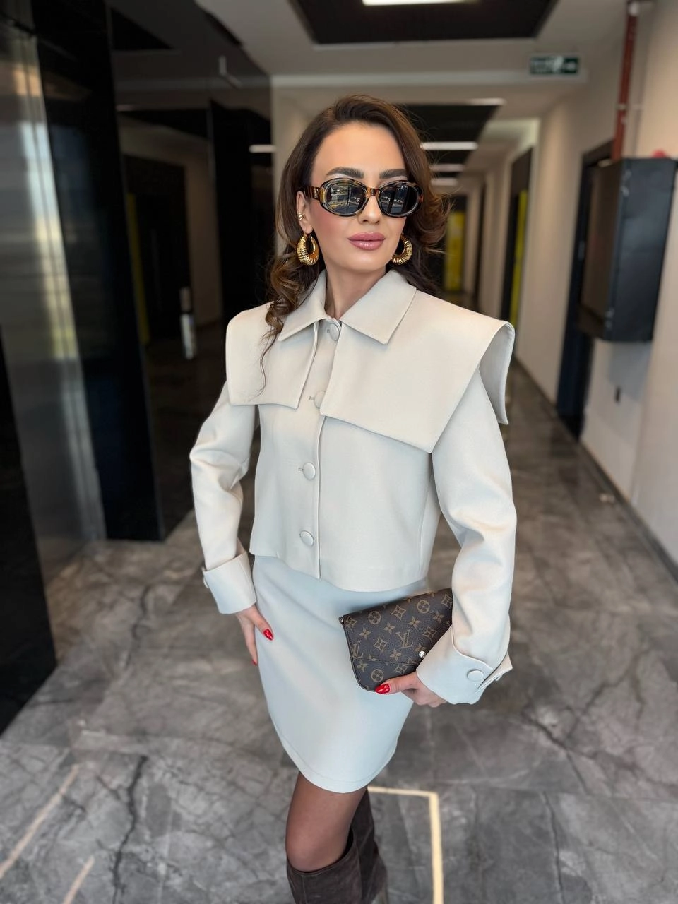 Taş%20Rengi%20Tasarım%20Omuz%20Detay%20Premium%20Etek%20Ceket%20Takım