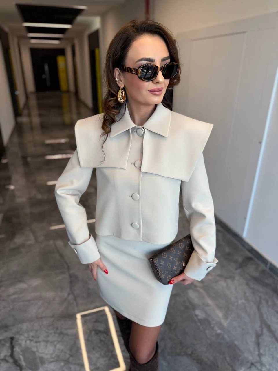 Taş%20Rengi%20Tasarım%20Omuz%20Detay%20Premium%20Etek%20Ceket%20Takım