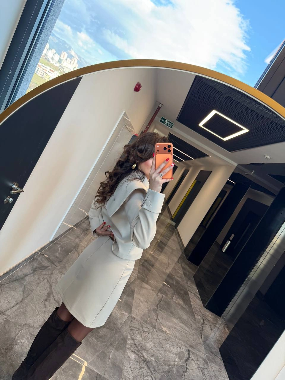 Taş%20Rengi%20Tasarım%20Omuz%20Detay%20Premium%20Etek%20Ceket%20Takım