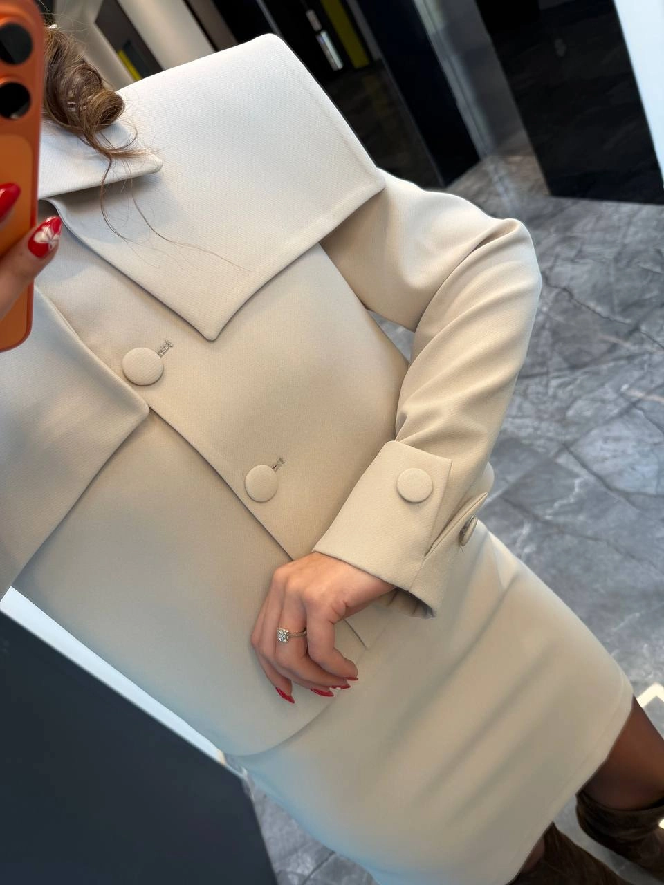 Taş%20Rengi%20Tasarım%20Omuz%20Detay%20Premium%20Etek%20Ceket%20Takım