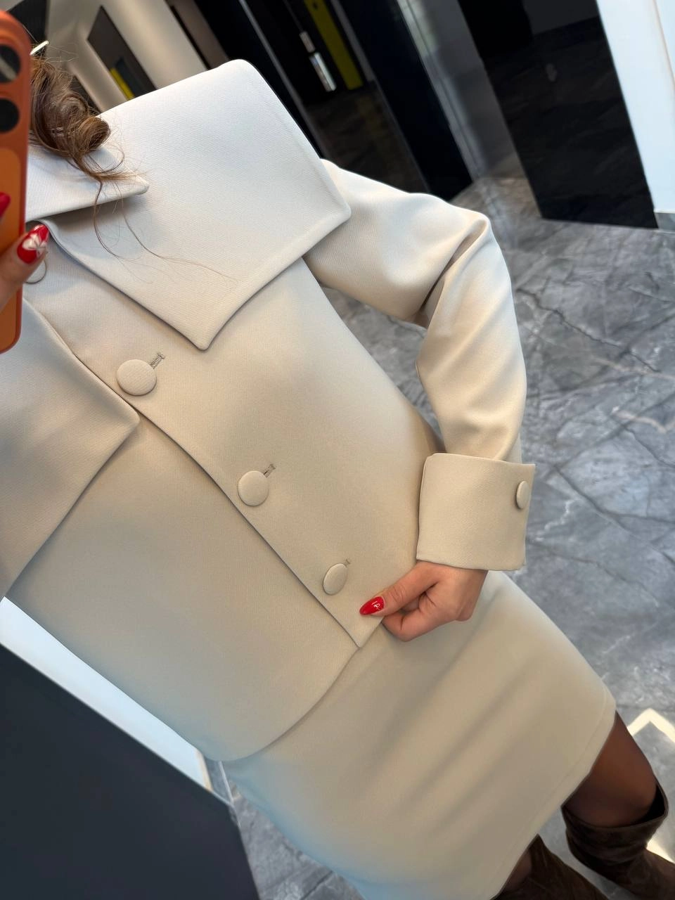 Taş%20Rengi%20Tasarım%20Omuz%20Detay%20Premium%20Etek%20Ceket%20Takım