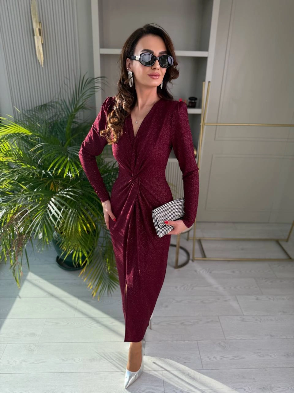 Bordo%20Düğüm%20Detaylı%20Işıltılı%20Kumaş%20Likralı%20Elbise