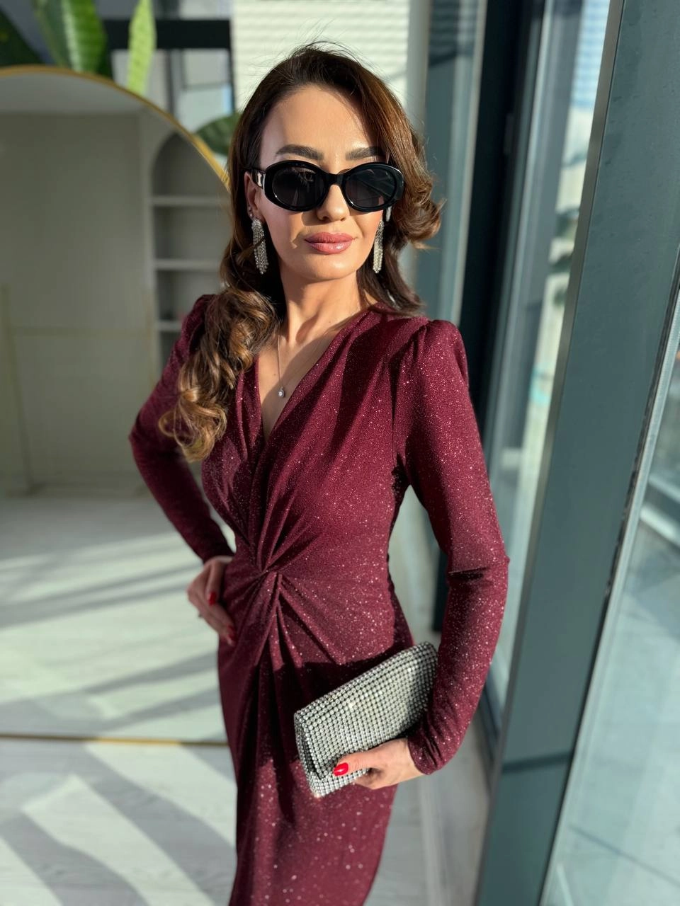 Bordo%20Düğüm%20Detaylı%20Işıltılı%20Kumaş%20Likralı%20Elbise