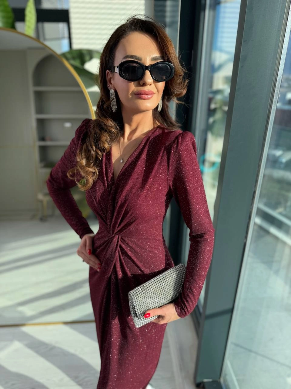 Bordo%20Düğüm%20Detaylı%20Işıltılı%20Kumaş%20Likralı%20Elbise