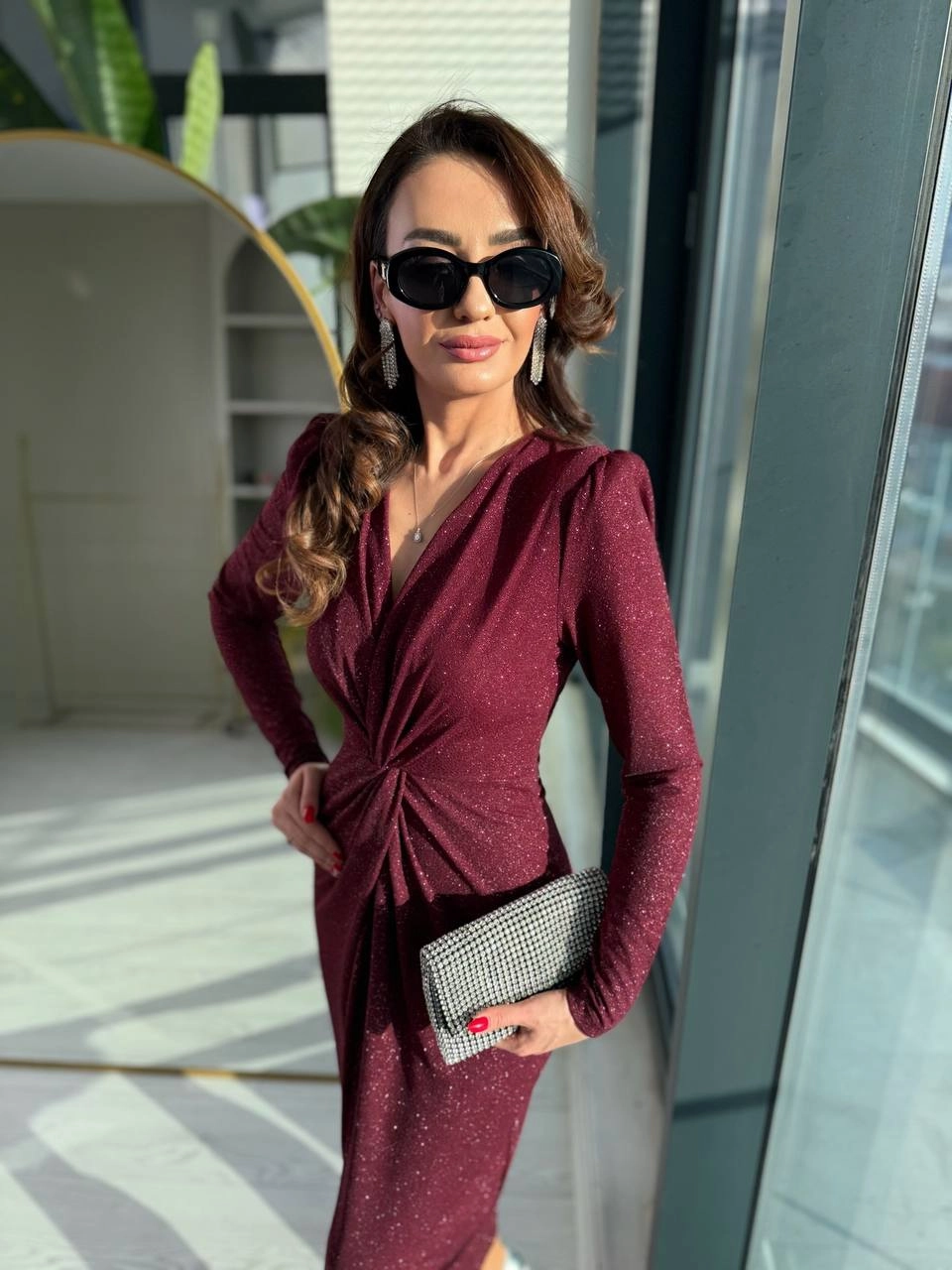 Bordo%20Düğüm%20Detaylı%20Işıltılı%20Kumaş%20Likralı%20Elbise