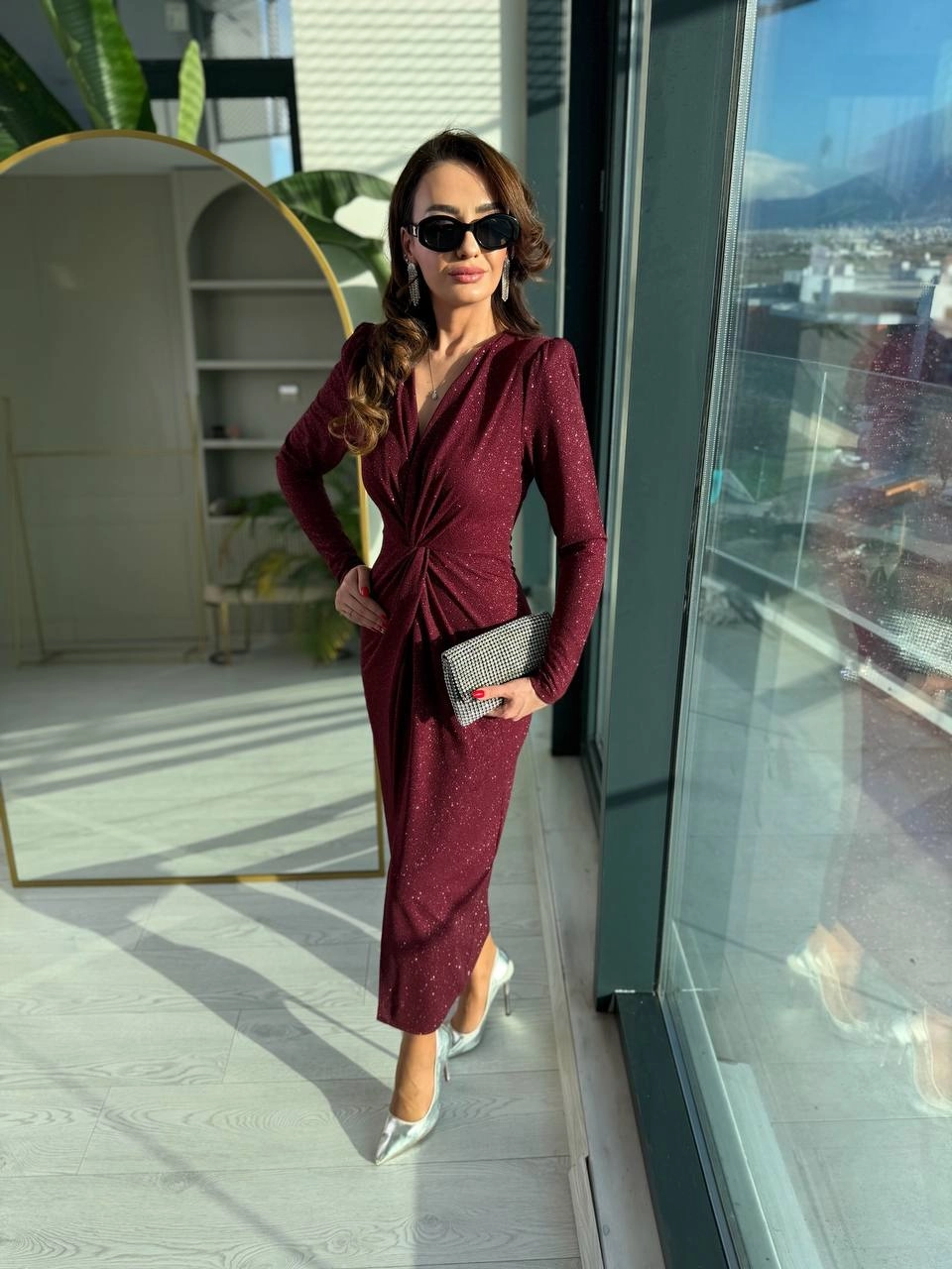 Bordo%20Düğüm%20Detaylı%20Işıltılı%20Kumaş%20Likralı%20Elbise