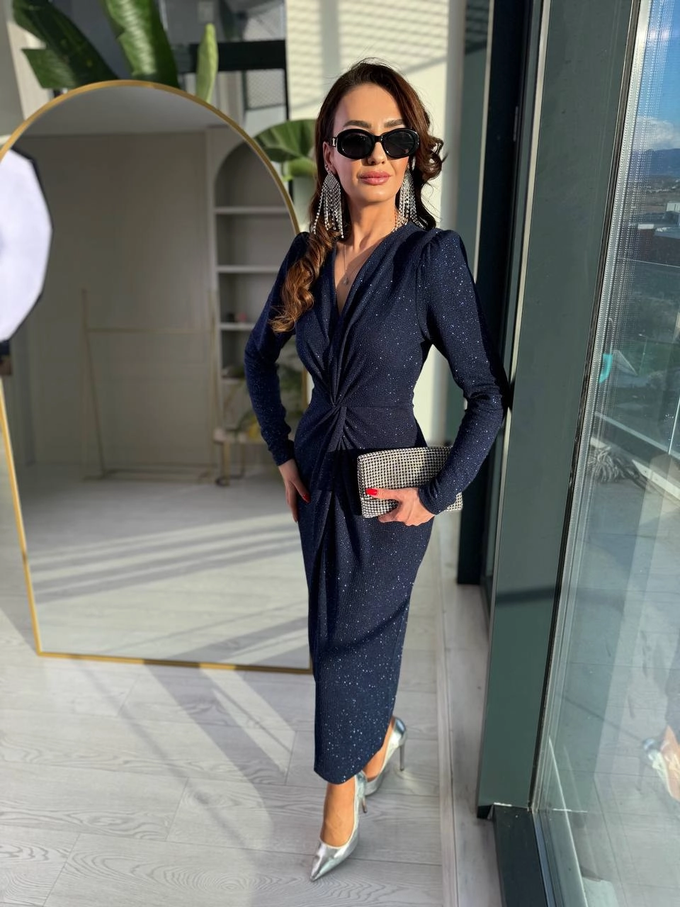 Lacivert%20Düğüm%20Detaylı%20Işıltılı%20Kumaş%20Likralı%20Elbise