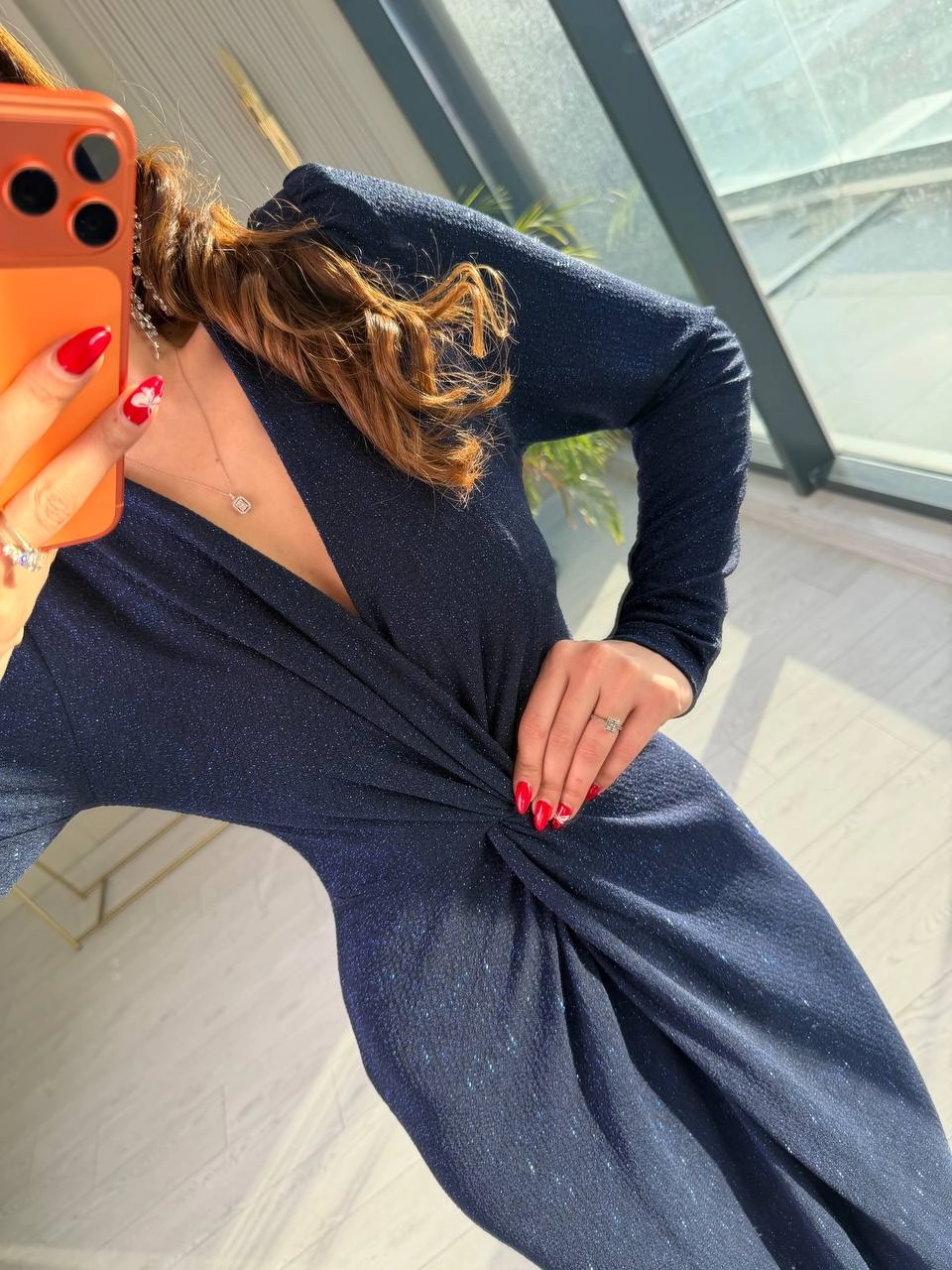 Lacivert%20Düğüm%20Detaylı%20Işıltılı%20Kumaş%20Likralı%20Elbise