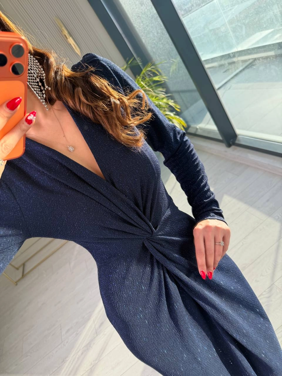 Lacivert%20Düğüm%20Detaylı%20Işıltılı%20Kumaş%20Likralı%20Elbise