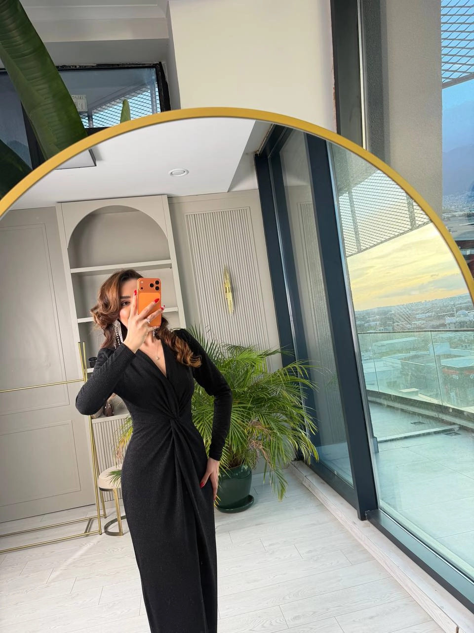 Siyah%20Düğüm%20Detaylı%20Işıltılı%20Kumaş%20Likralı%20Elbise