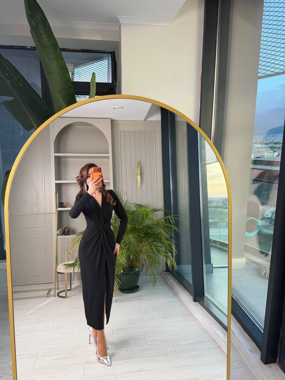 Siyah%20Düğüm%20Detaylı%20Işıltılı%20Kumaş%20Likralı%20Elbise