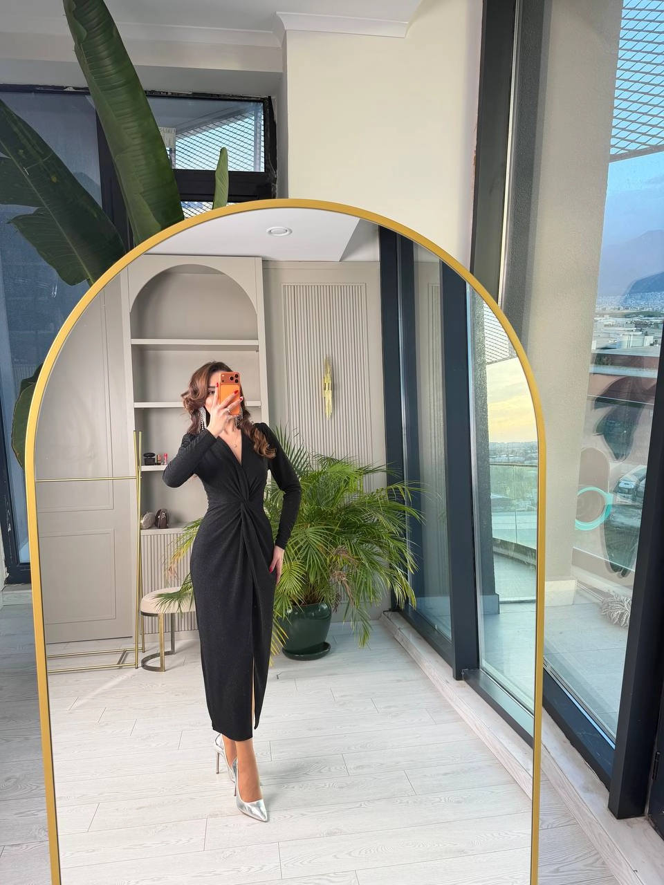 Siyah%20Düğüm%20Detaylı%20Işıltılı%20Kumaş%20Likralı%20Elbise