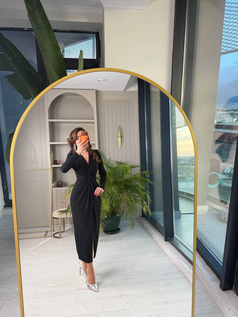 Siyah%20Düğüm%20Detaylı%20Işıltılı%20Kumaş%20Likralı%20Elbise