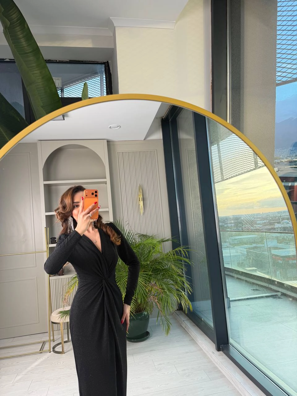 Siyah%20Düğüm%20Detaylı%20Işıltılı%20Kumaş%20Likralı%20Elbise